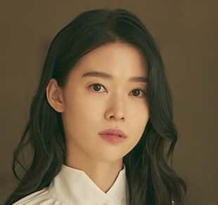 チョン・イソキム・ユヨン役若いメイド、スヒョクと運命的愛に陥る人物